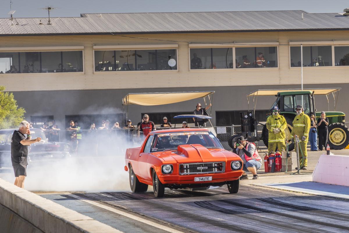 Sunday-8|Thomas Warr who won the Red CentreNATS Champion award in honour of Nigel Warr. Nigel Warr is Thomas' father|Open Class Burnouts (2)